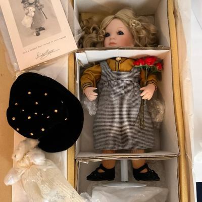 World Gallery Dolls and Collectibles Amanda Doll