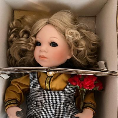 World Gallery Dolls and Collectibles Amanda Doll
