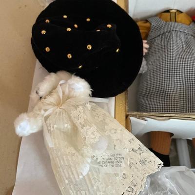 World Gallery Dolls and Collectibles Amanda Doll