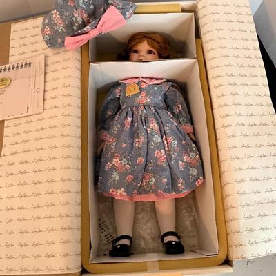 World Gallery Dolls and Collectables Darlene Doll
