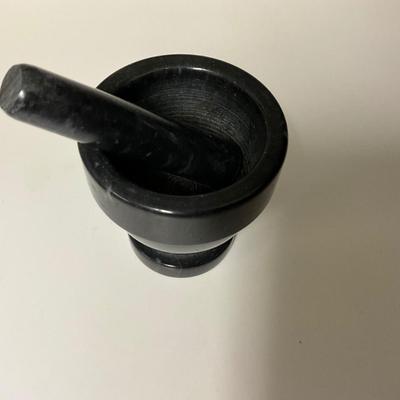 Contents of Kitchen Cabinet Lot