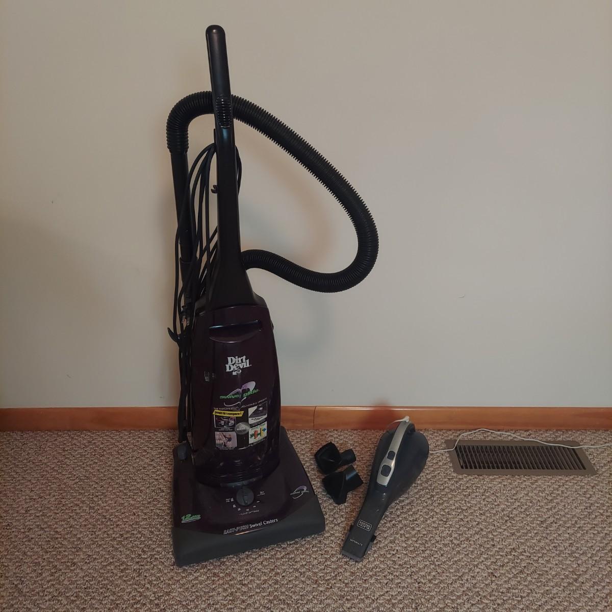 Dirt Devil Upright Vacuum and Dust Buster (URBBL)
