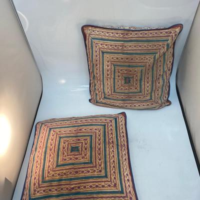 Pair of Matching Geometric Decorative Throw Accent Pillows 14