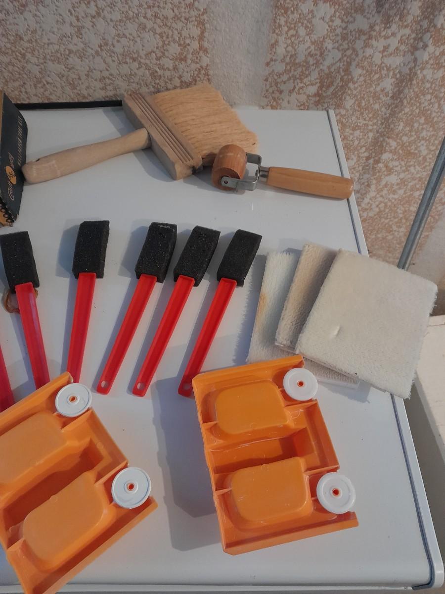 Tools Vintage wallpaper tool kit, Foam brushes, and leather tool