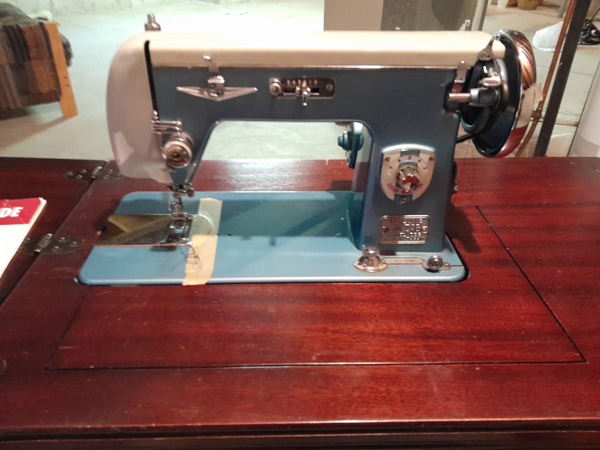 Vintage Montgomery Wards Zig Zag sewing machine Model URR 269 in sewing