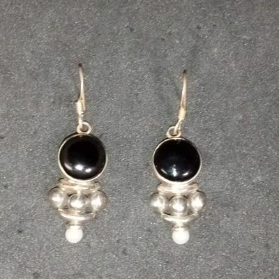 STERLING SILVER EARRINGS WITH BLACK ONYX STONES