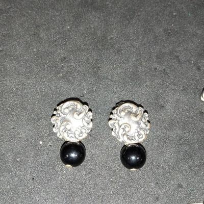 3 PAIRS OF FASHION EARRINGS