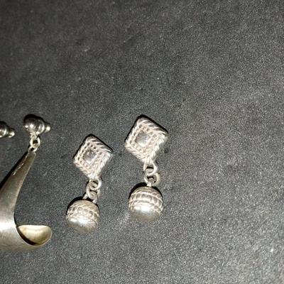 3 PAIRS OF FASHION EARRINGS