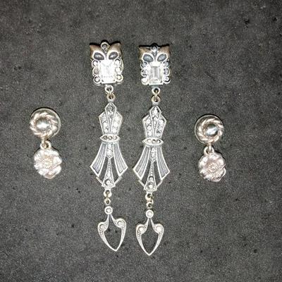 2 PAIRS OF FASHION EARRINGS