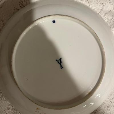 Serving platter and large bowl Meissen Blue Onion Pattern Crossed Swords