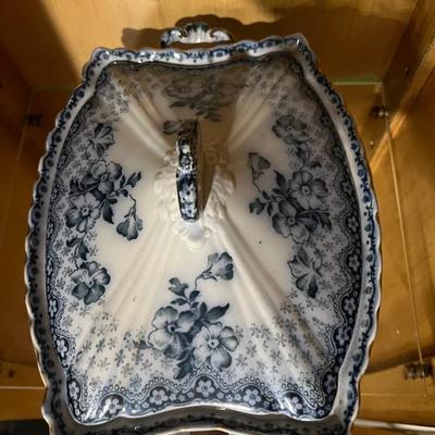 Chatsworth covered vegetable bowl