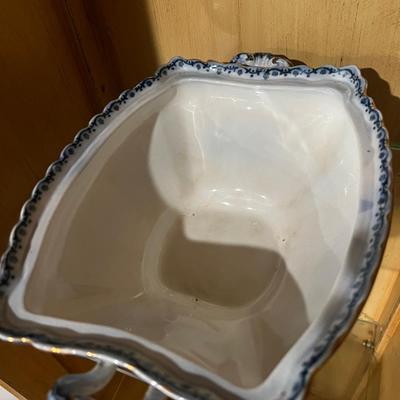 Chatsworth covered vegetable bowl