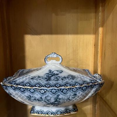 Chatsworth covered vegetable bowl