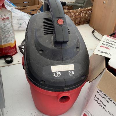 372 Small Shop Vacs & Work Lamp