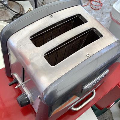 376 Galanz Retro Microwave Oven & KitchenAid Pro Line Toaster