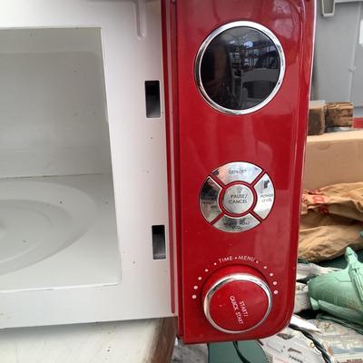 376 Galanz Retro Microwave Oven & KitchenAid Pro Line Toaster