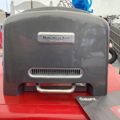376 Galanz Retro Microwave Oven & KitchenAid Pro Line Toaster