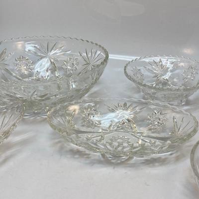 Vintage 5 Piece Set of Pressed Glass Serving Bowls Dishes Same Pattern