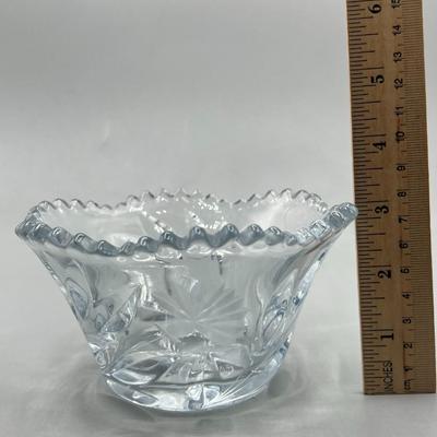 Vintage Crystal Cut Glass Sawtooth Edge Flower Design Candy Trinket Bowl Dish
