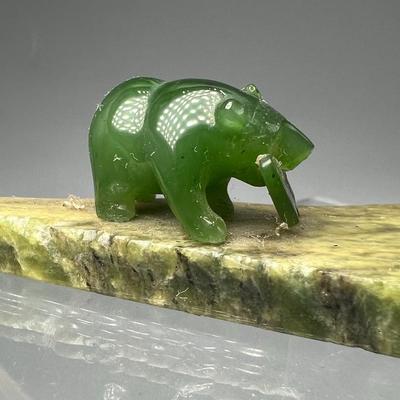 Retro Alaskan Genuine Jade Mineral Bear Souvenir Figurine Statuette