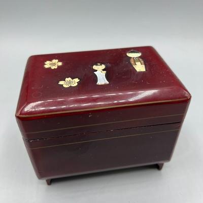 Small Vintage Trinket Music Box with Inlaid Mother of Pearl Asian Flower & People