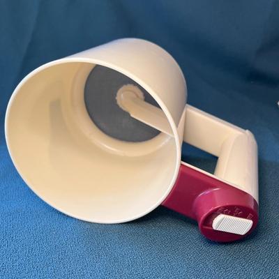 PAMPERED CHEF BATTERY OPERATED SIFTER