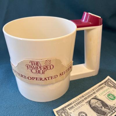 PAMPERED CHEF BATTERY OPERATED SIFTER