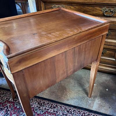 Vintage Mahogany end / night table with one drawer