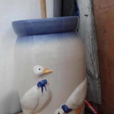 DECORATIVE GOOSE BUTTER CHURN