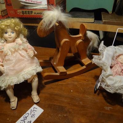 VARIETY OF DOLLS AND HORSE