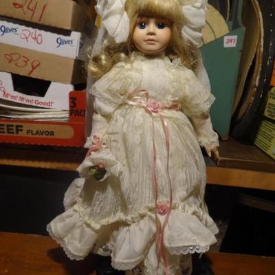 COLLECTIBLE PORCELAIN DOLLS