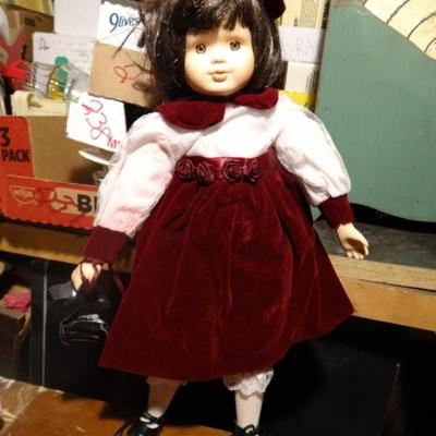 COLLECTIBLE PORCELAIN DOLLS
