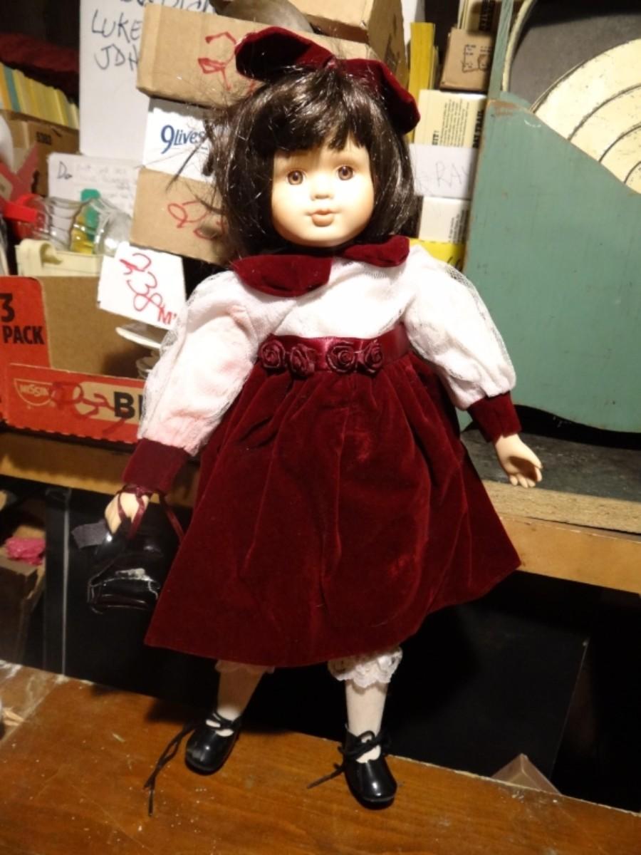 COLLECTIBLE PORCELAIN DOLLS