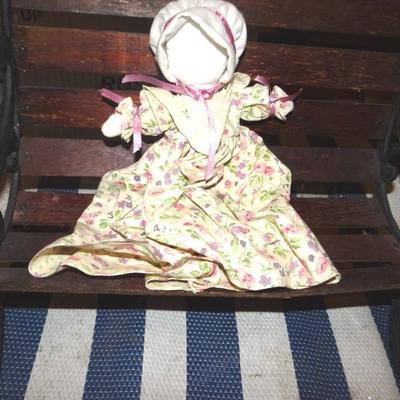 MINATURE BENCH WITH CLOWNS