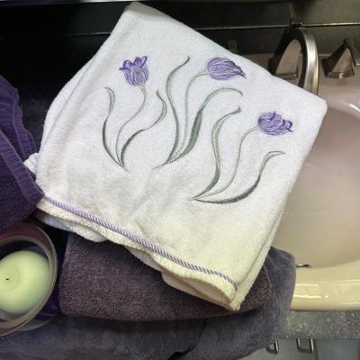 PRETTY PURPLE BATH TOWELS