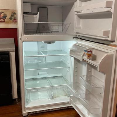 WHIRLPOOL ~ Refrigerator w/Ice Maker