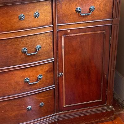 Mahogany Bowfront Buffet ~ *Project Seekers* ~ Read Details