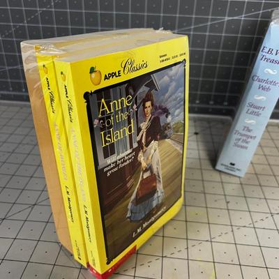 2 Books: Anne of Green Gables and EB White Charlottes Webb