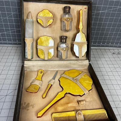 Antique Grooming Kit 