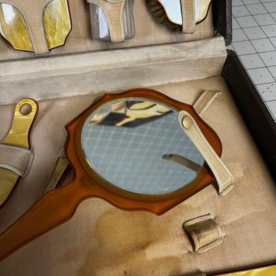 Antique Grooming Kit 