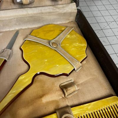Antique Grooming Kit 