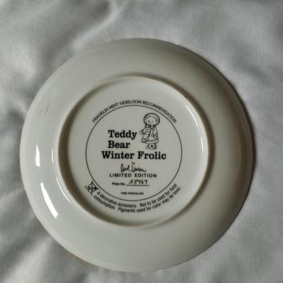 FIVE FRANKLIN MINT LIMITED EDITIONS TEDDY BEAR COLLECTOR PLATES
