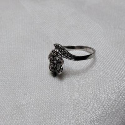 Unique Flower and Marcasite 925 Ring Size 7