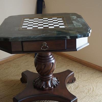 EMPIRE STYLE CHESS TABLE W/INLAY ONYX CHESS BOARD / CARVED BASE