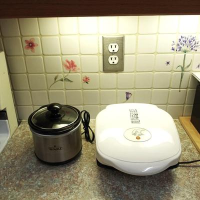 GEORGE FOREMAN GRILL AND A RIVAL CROCK POT