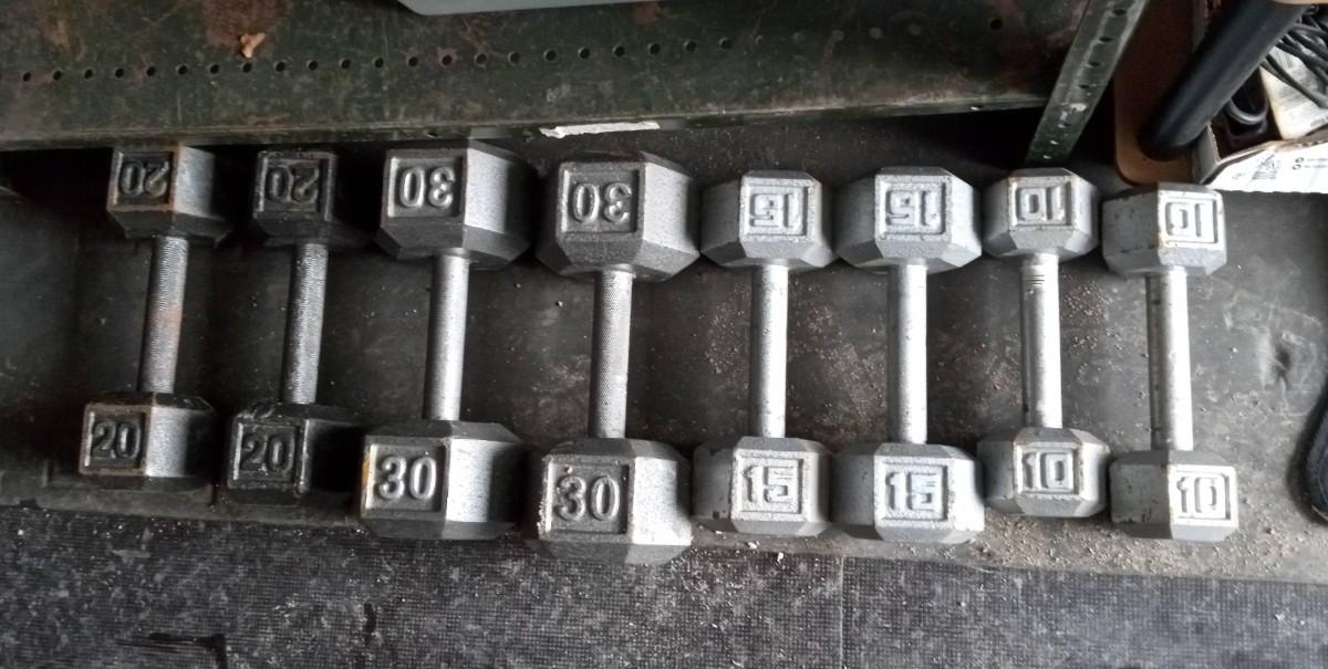 IRONMAN WEIGHT BENCH WITH HAND WEIGHTS