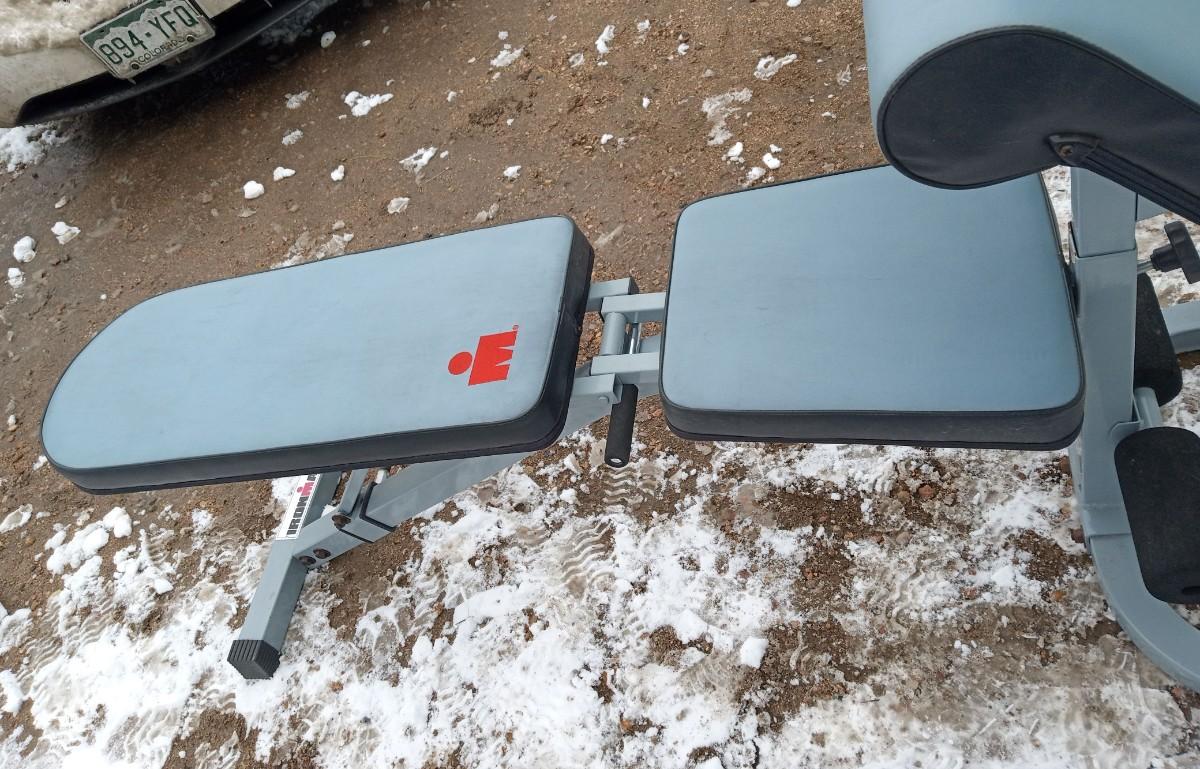 IRONMAN WEIGHT BENCH WITH HAND WEIGHTS