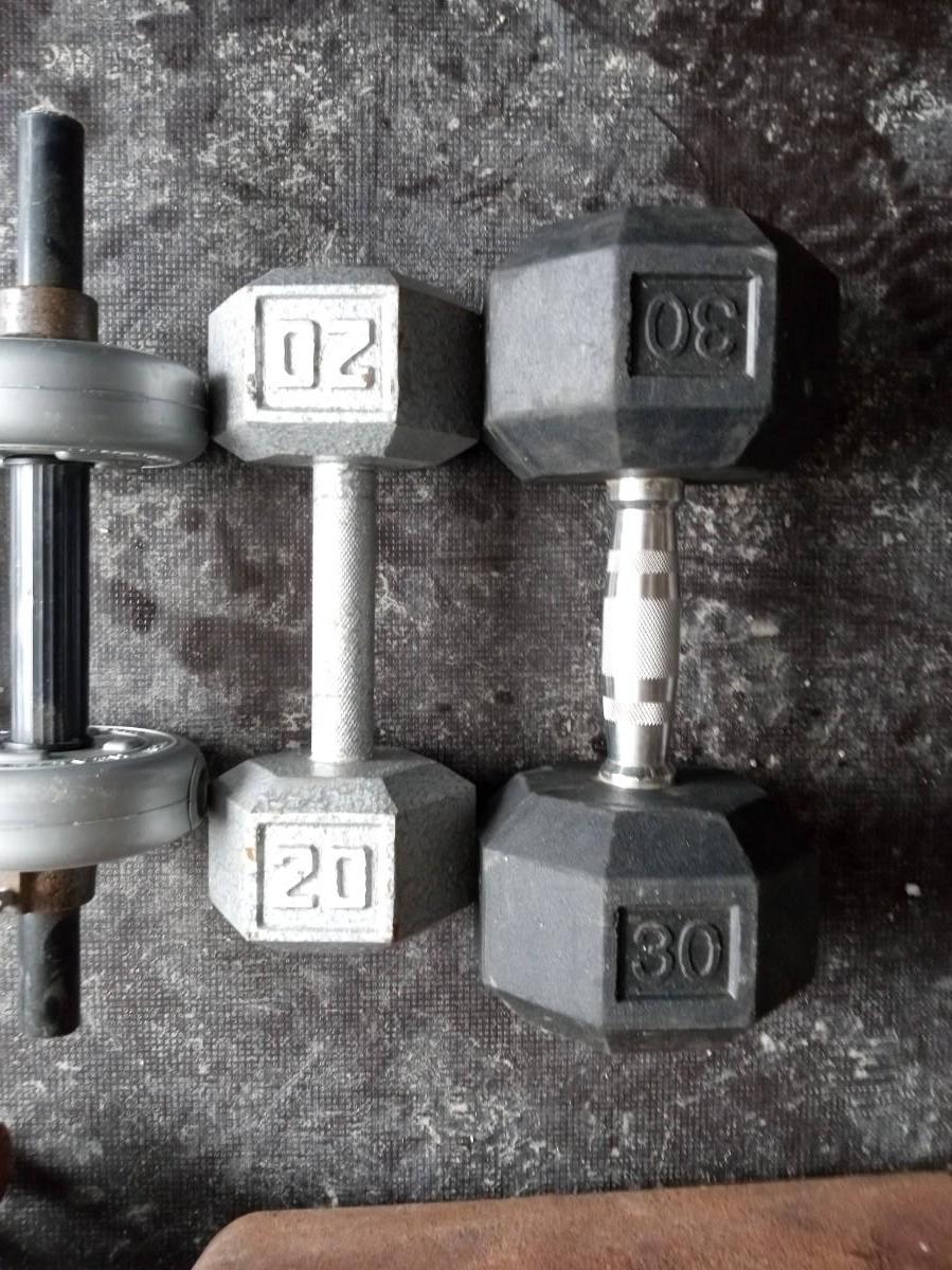 IRONMAN WEIGHT BENCH WITH HAND WEIGHTS