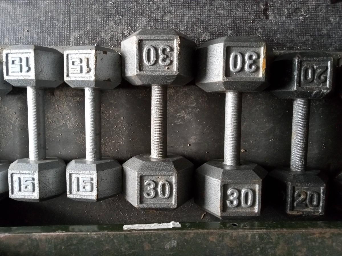 IRONMAN WEIGHT BENCH WITH HAND WEIGHTS