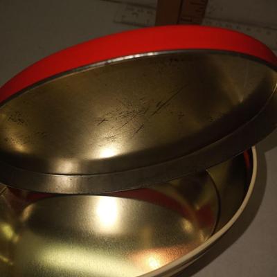 Vintage mickey and minnie serenade small oval tin